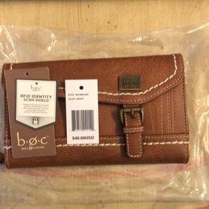 B.O.C. Women's Amherst Deluxe Wallet (Brown)
